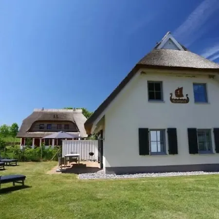 Ferienhaeuser Unter Reet In Reethaus Svantevit * Lohme