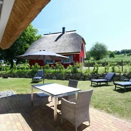 Semesterbostad Ferienhaeuser Unter Reet In Reethaus Svantevit