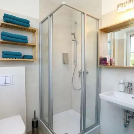 Ferienhaeuser Unter Reet In Reethaus Svantevit Semesterbostad *